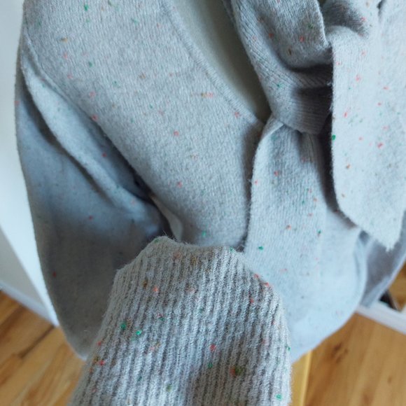 Classic San Francisco Light Grey Sweater with Colar Knot - Size Large - Picture 7 of 7